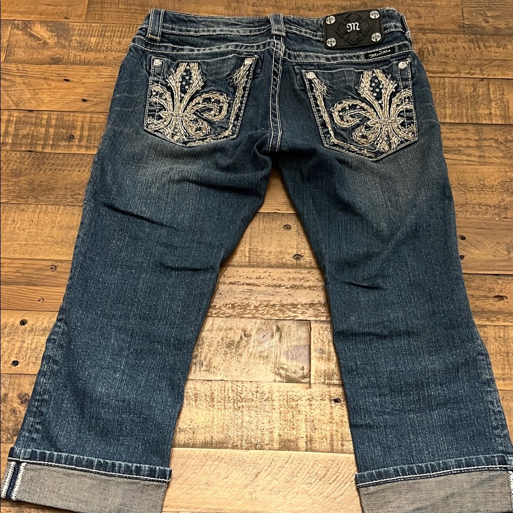 Miss Me Medium Capri Jeans - Picture 10 of 10